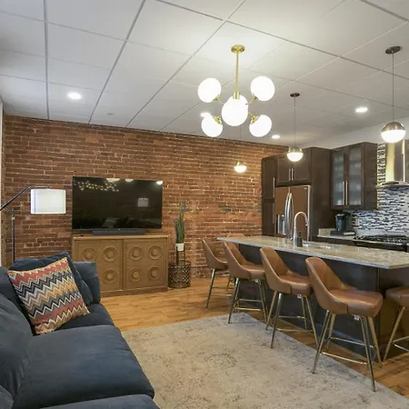 The Honky Tonk 2 Blocks To Broadway,printers Alley Holiday home *