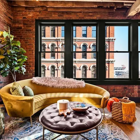 The Velvet Vault-luxury Downtown Loft With River View & Walk To Broadway Holiday home