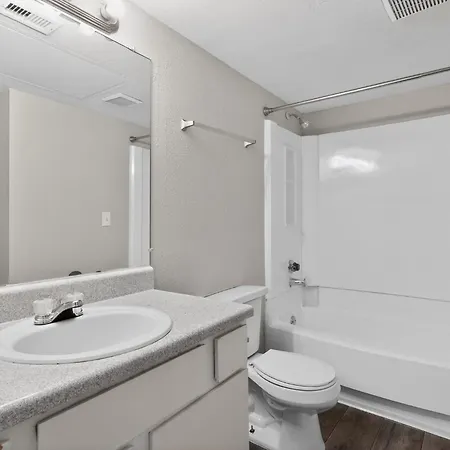 Apartment Spacious 2-bedroom Near Downtown *