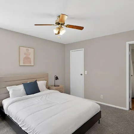 Modern Minutes From Downtown