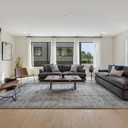 Modern 4br Townhouse Rooftop Lounge * Nashville