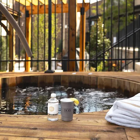 Escape | Pool, Sauna & Rooftop Views Apartment *