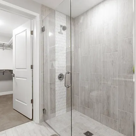Broadway Style Pool, Free Parking Apartment Nashville