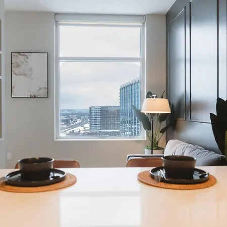 Apartment Sky-high Luxury W/ 26th-floor Lounge & Pool *