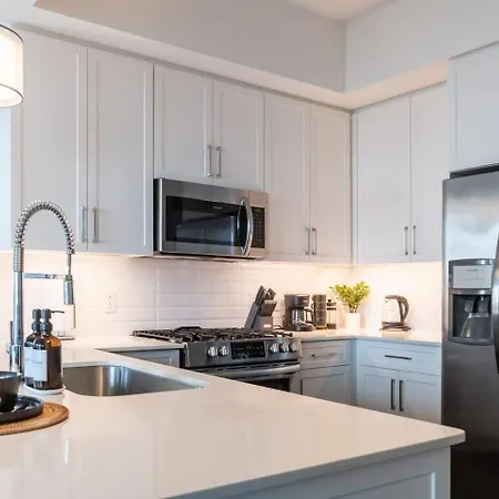 Apartment Luxury Gulch Skyline Views, Pool, Parking *
