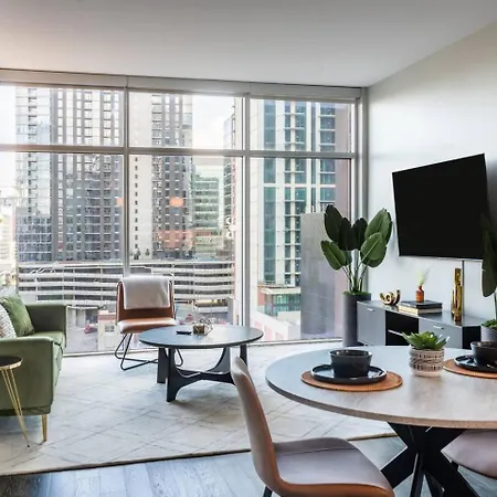 Luxury Gulch Skyline Views, Pool, Parking Apartment Nashville