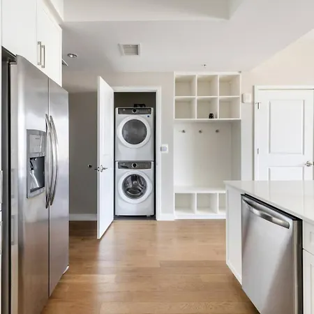 Skyline Views Gulch For 2, Private Balcony Apartment Nashville