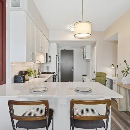 Luxury Pool, Gym, Views + Free Parking Apartment