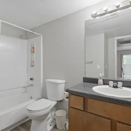 Cozy 2br Retreat Apartment *