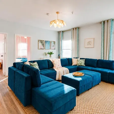 Coastal Cowgirl Retreat Near Broadway & Vanderbilt *