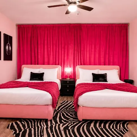 Pink Pony Club Retreat Near Vanderbilt Sleeps 6 Apartment