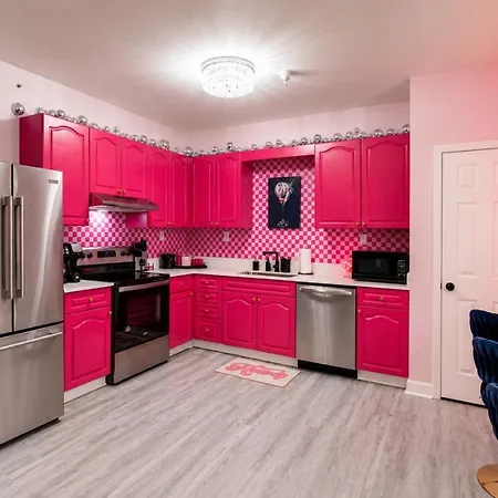 Apartment Pink Pony Club Retreat Near Vanderbilt Sleeps 6