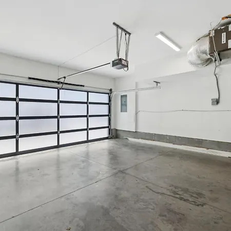 Modern Townhouse Close To Broadway Apartment *