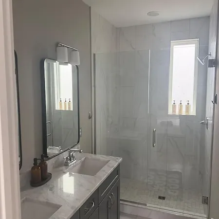 Apartment Rooftop Skyline View-close To Broadway-sleeps 8 *