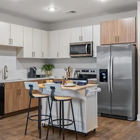 Apartment Spacious 2br N Gulch Walk To Broadway & Rooftops Nashville