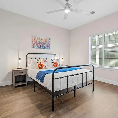 2br Near Broadway W Fireplace & Pool Nashville