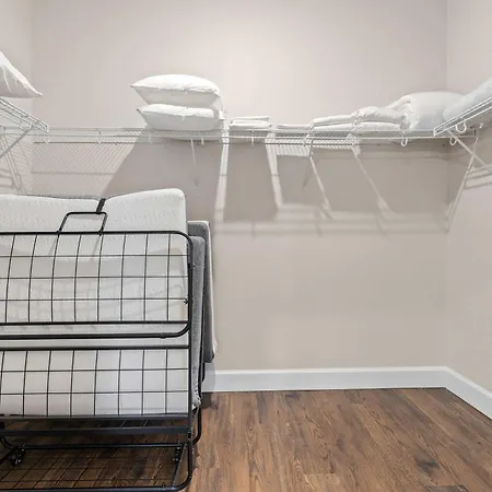 2br Near Broadway W Fireplace & Pool