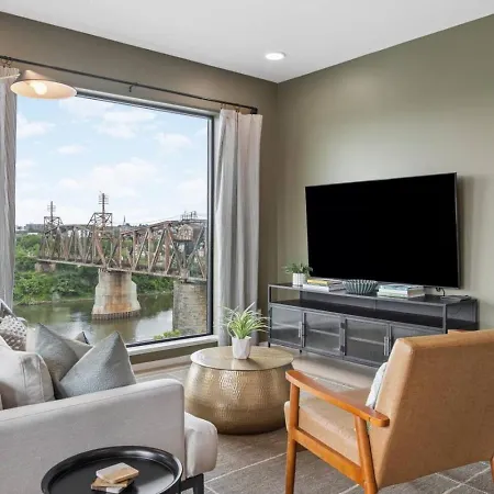 Luxury Downtown Riverview With Garage And Two Balconies Nashville