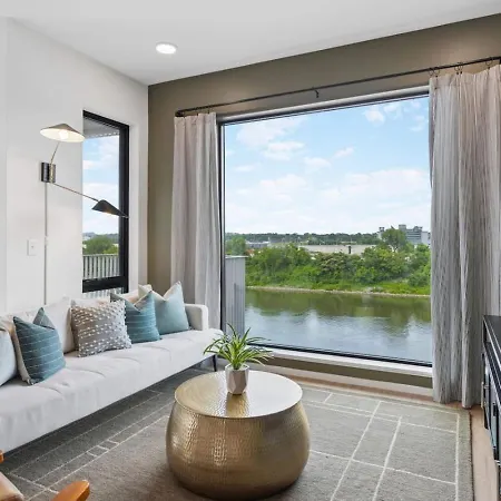 Apartment Luxury Downtown Riverview With Garage And Two Balconies Nashville