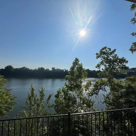 Riverside Rhythm! Waterfront & Walk To Broadway! Apartment Nashville