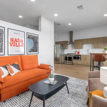 Modern Gulch Getaway With Pool, Garage And Balcony Apartment Nashville