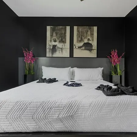 The Midnight Parthenon - 5 Min To Broadway - Midtown Apartment *