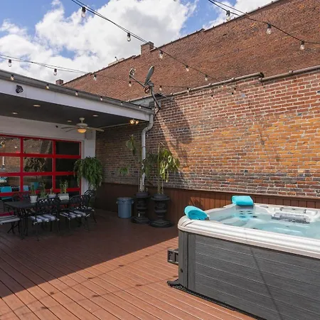 Holiday home The Titan Penthouse Nashville-rooftop Hot Tub Printer's Alley-steps To Broadway Nashville