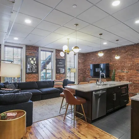 The Honky Tonk 2 Blocks To Broadway,printers Alley Holiday home