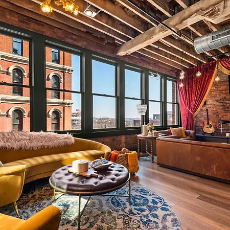 The Velvet Vault-luxury Downtown Loft With River View & Walk To Broadway Holiday home