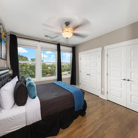 Great Location 2 Bedroom Minutes To Downtown Apartment *