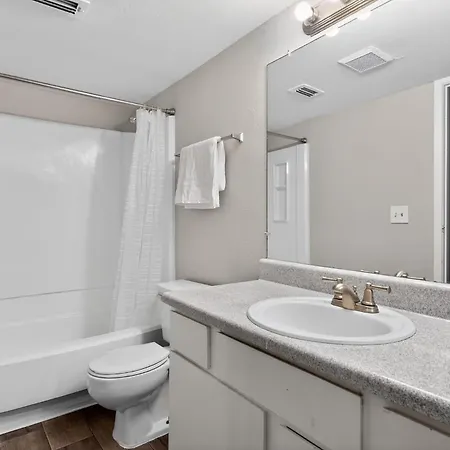 Spacious 2-bedroom Near Downtown