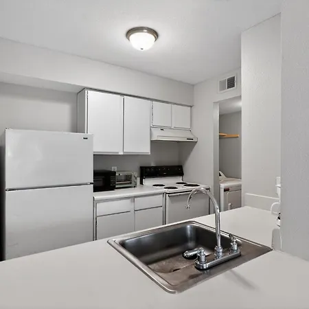 Modern Minutes From Downtown *
