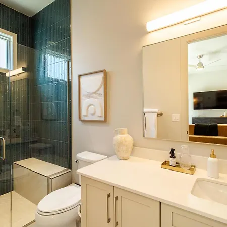 Apartment Noa | Pool, Sauna, & Rooftop Views Nashville