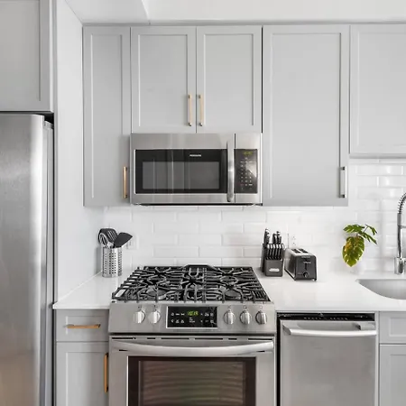 Apartment Luxury Pool, Gym & Lounge + Free Parking *
