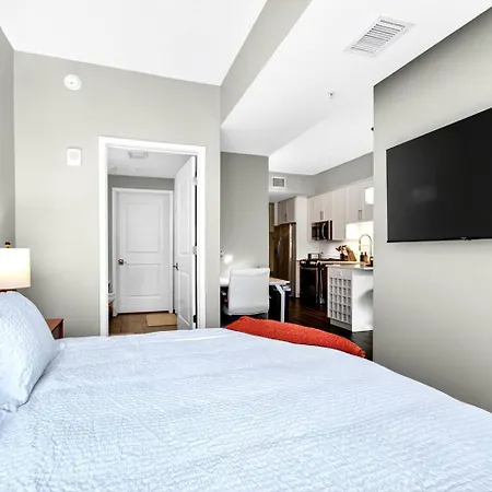 Apartment Gulch Gem Pool, Walkable + Parking