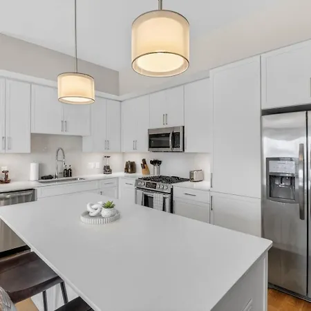 Apartment Broadway Views Lux Gulch Condo+ Private Balcony *