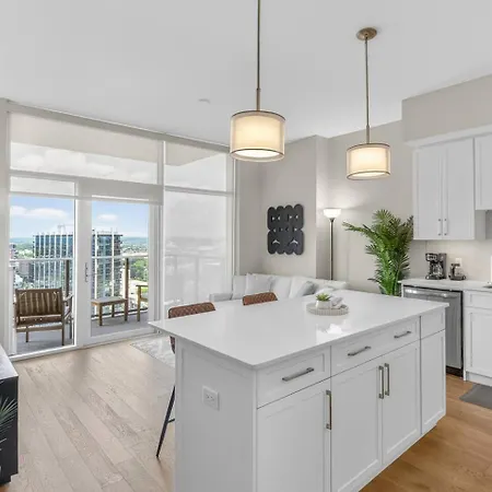Broadway Views Lux Gulch Condo+ Private Balcony Apartment