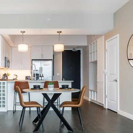 Apartment Luxury Gulch Skyline Views, Pool, Parking *