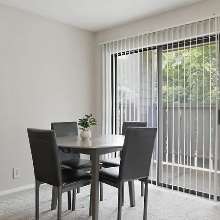 Apartment Cozy Retreat Near Airport & Hotspots Nashville