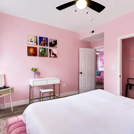 Sweet & Glam Pop Near Vanderbilt & Downtown Apartment *