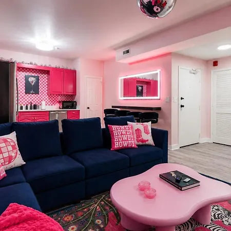Apartment Pink Pony Club Retreat Near Vanderbilt Sleeps 6 Nashville