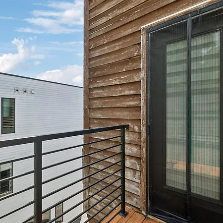Modern Townhouse Close To Broadway *