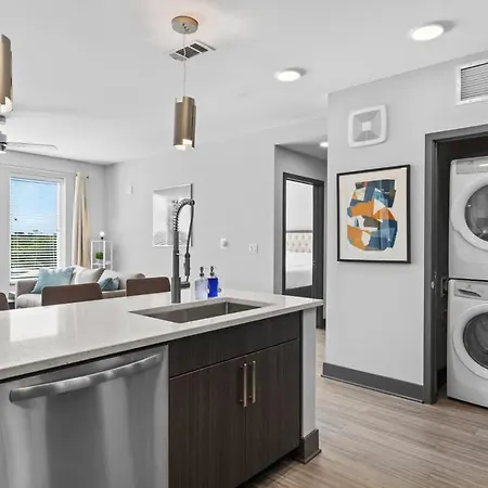 View Getaway 2br Near Broadway & Gulch