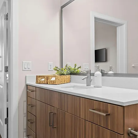2br Near Broadway W Fireplace & Pool Nashville