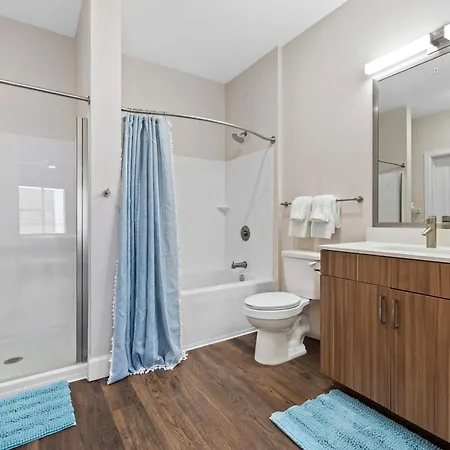 2br Near Broadway W Fireplace & Pool