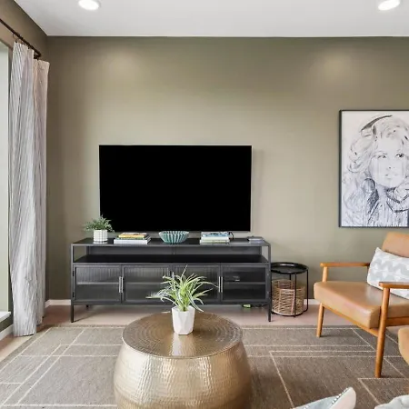 Apartment Luxury Downtown Riverview With Garage And Two Balconies Nashville