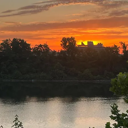 Riverside Rhythm! Waterfront & Walk To Broadway!