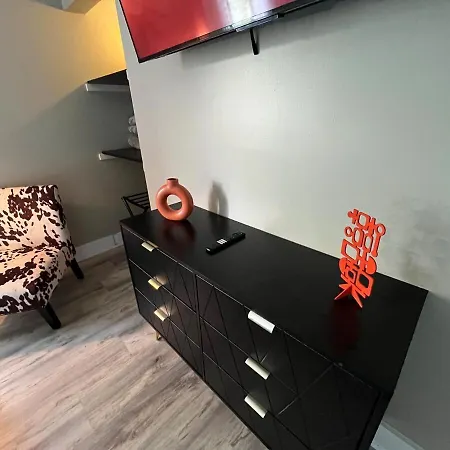 Riverside Rhythm! Waterfront & Walk To Broadway! Apartment *