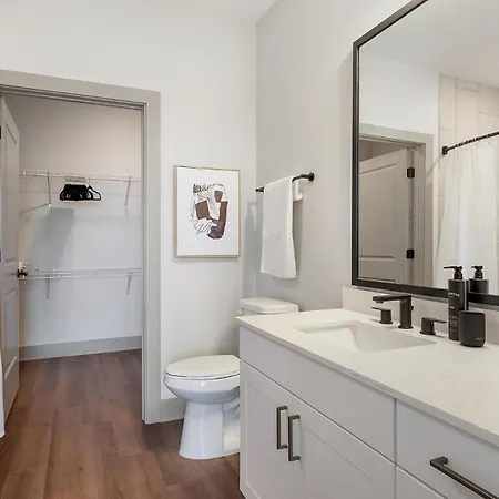 Landing Beautiful 2Bd Gym Courtyard Apartment