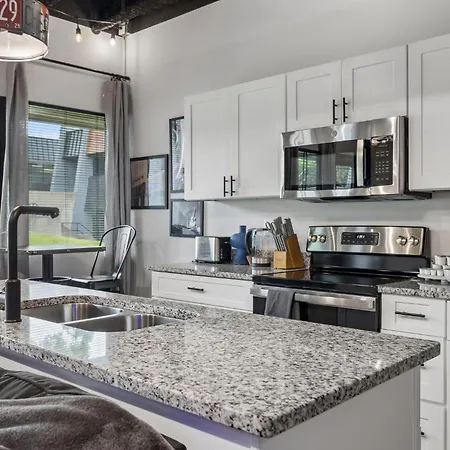 Apartment Spacious Near Downtown & Bna Nashville